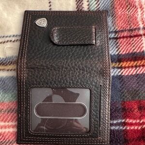 ARIAT PERFORMANCE WORK DARK BROWN FRONT POCKET MONEY CLIP BI-FOLD WALLET